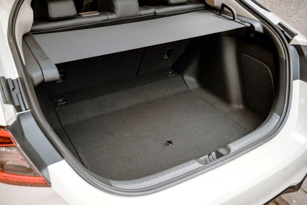 2022 Honda Civic e:HEV bagażnik. 